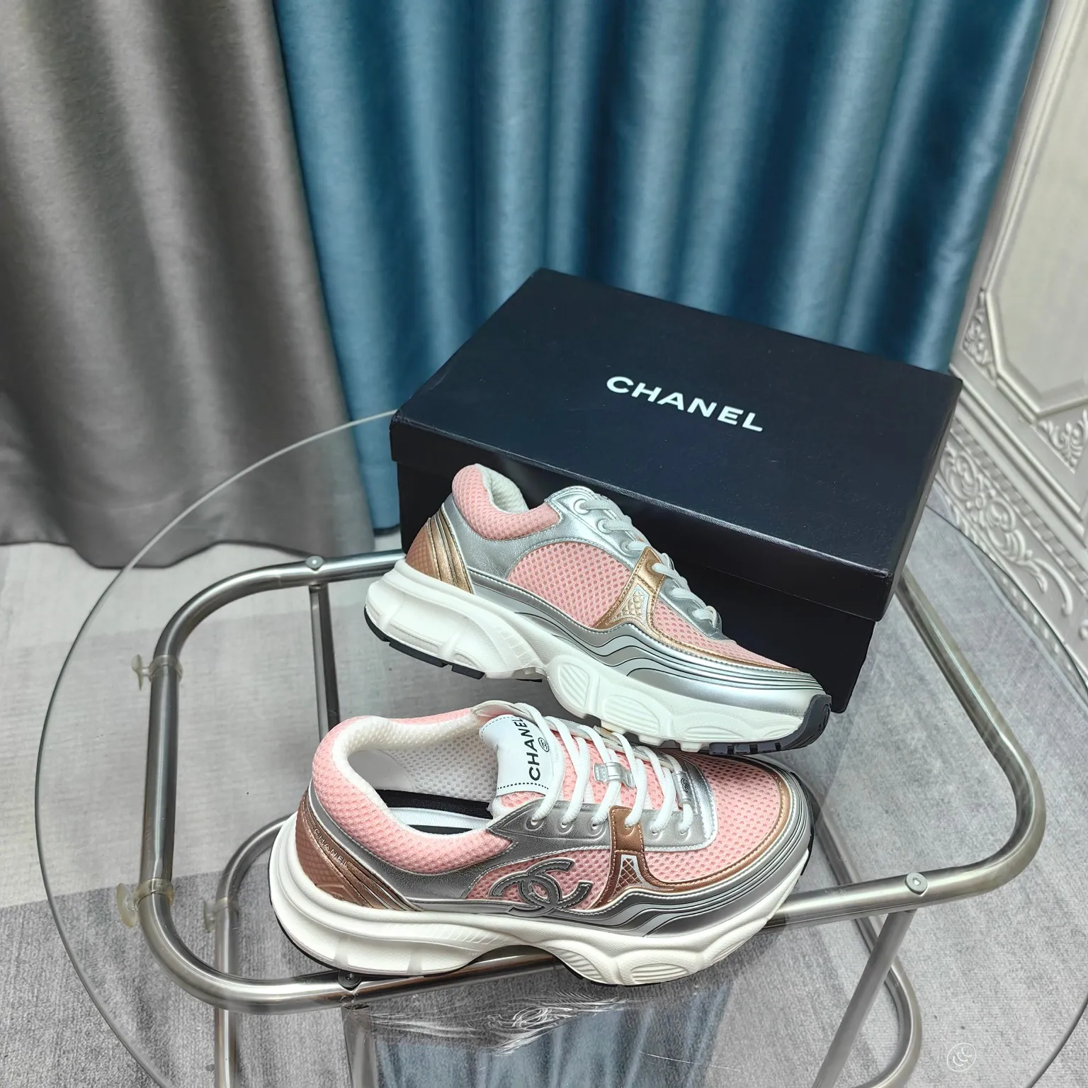 p680🐮🐮Chanel Chanel dad shoes, men and women couples - 2025 counter top casual sports shoes This classic design; the upper is electro-embroidered with a variety of techniques; the outsole is fashionable and sporty; it is unusual to incorporate a variety of color matching elements... The diversified mix and match is very beautiful and versatile, casual, fashionable, sports and outdoor can be taken into account... ꫛꫀꪝ Go➫ Material: ❶Upper is made of: Original imported first-layer silk cowhide + original waterproof cloth + original first-layer cowhide ❷Inner lining: original sheep lining + mesh ❸Outsole based on: original TPU combination outsole Special counter boutique packaging complete set for women 35–41